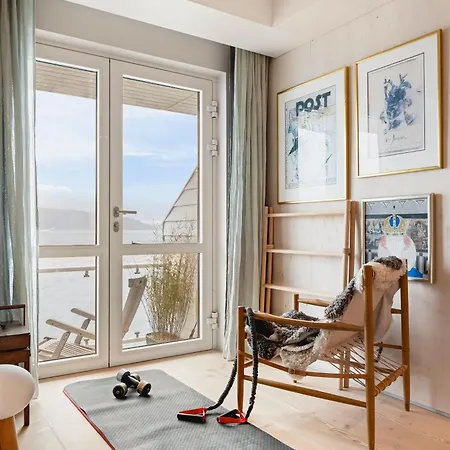 شقة Seaside With Fjord Views