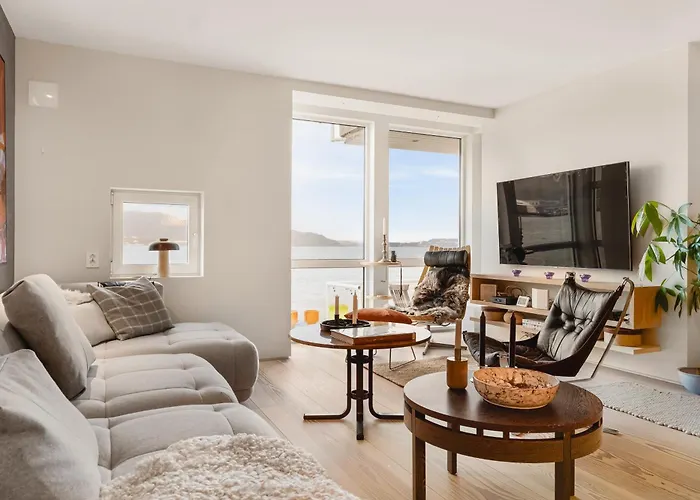 Modern Seaside With Fjord Views Lägenhet